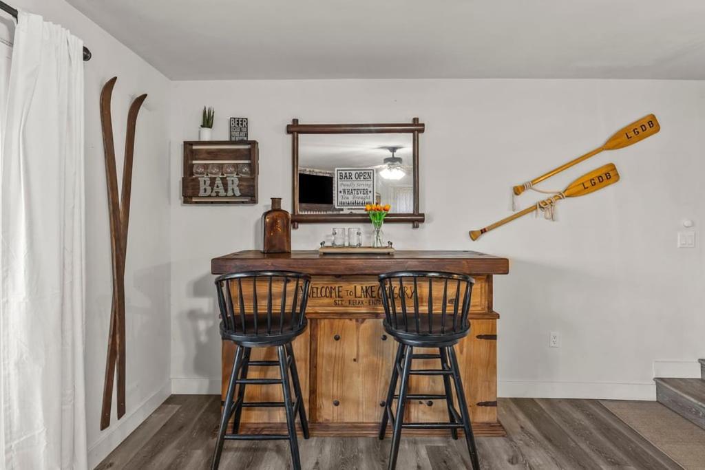 The Lake House Crestline Room photo